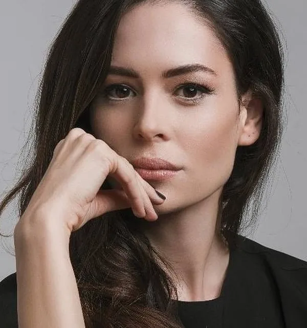 Yıldız Çağrı Atiksoy Biography: Husband, Age, Net Worth, Parents, Movies & TV Shows, Kids