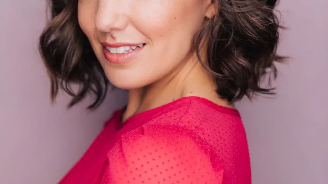 Kara Lindsay Biography: Age, Husband, Son, Net Worth, Parents, Broadway Shows, Height