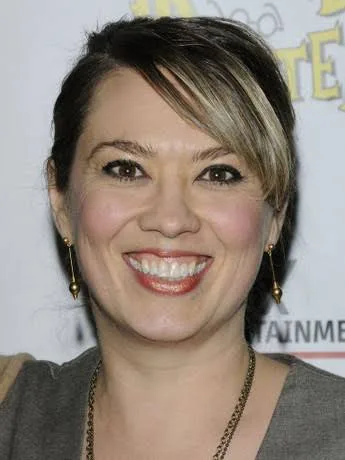 Naomi Snieckus - Biography