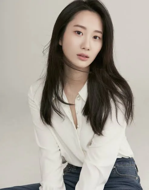 Chae Seo-eun - Biography