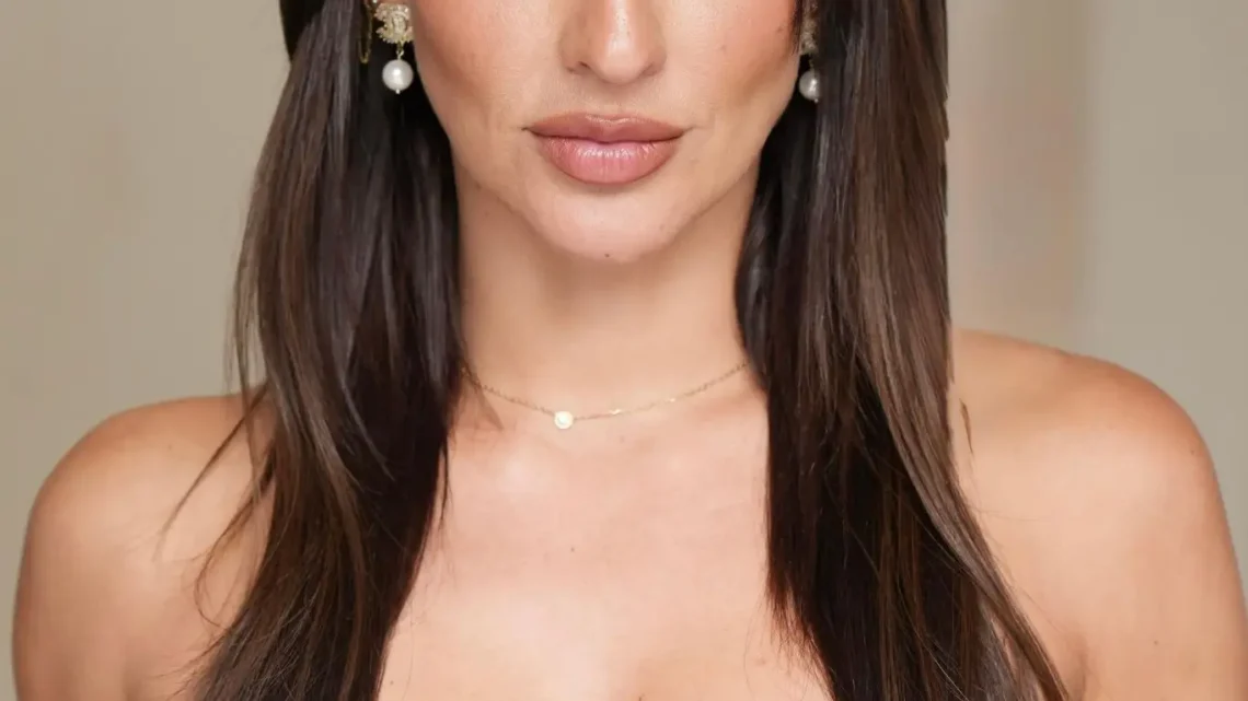 Casey Boon Biography: Age, Parents, Siblings, Height, Net Worth, TV Shows, Husband, Instagram