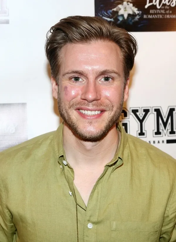 Zachary Booth - Biography
