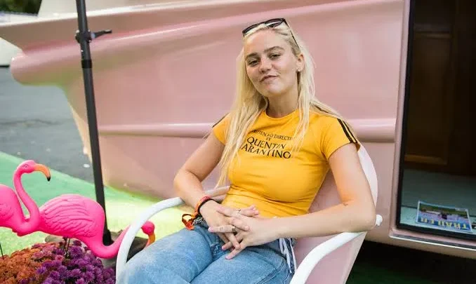 Carlie Hanson Biography: Boyfriend, Songs, Age, Height, Net Worth, Family, Parents, Nationality