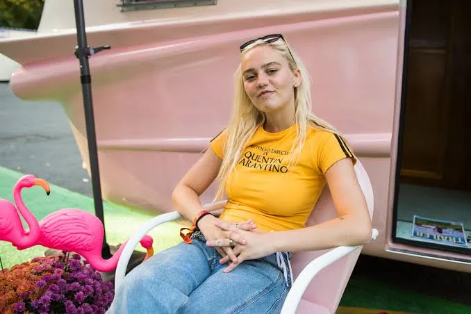 Carlie Hanson Biography: Boyfriend, Songs, Age, Height, Net Worth, Family, Parents, Nationality