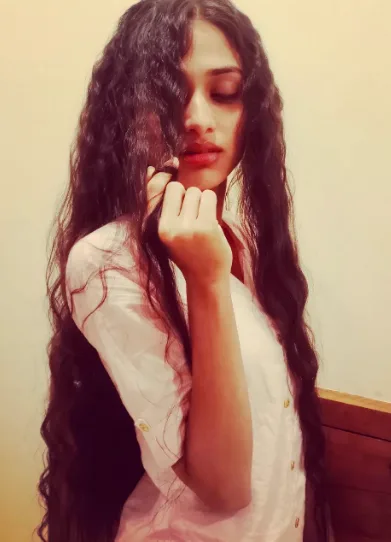 Jayati Thakar - Biography