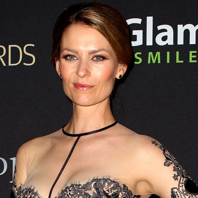 Kat Stewart - Biography