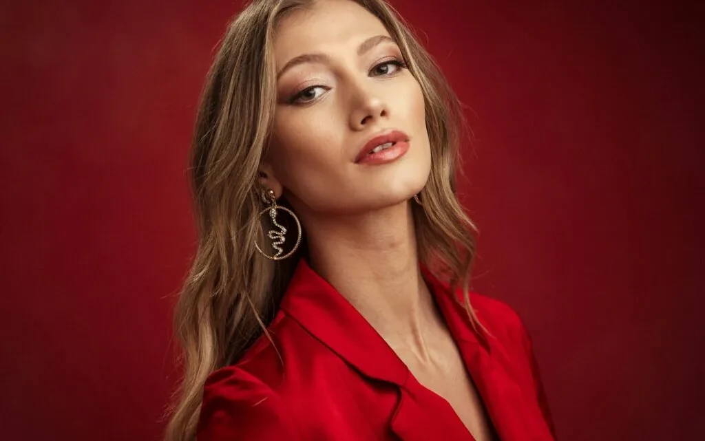Leony Biography: Songs, Height, YouTube, Age, Awards, Instagram, Net Worth, Family