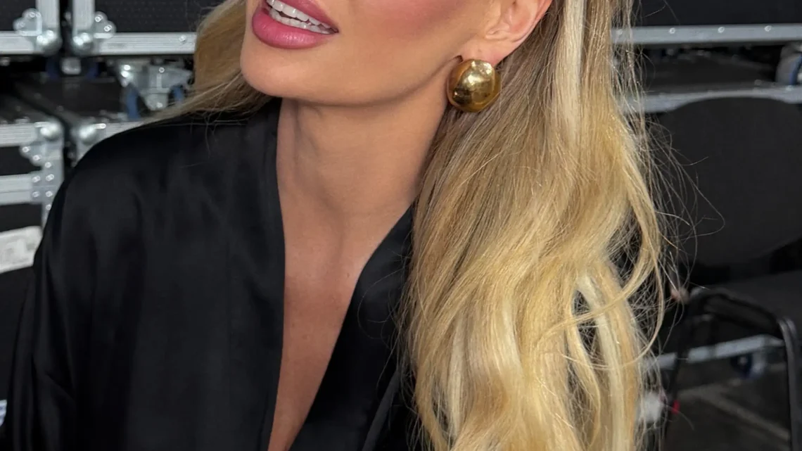 Andreea Bănică Biography: Albums, Singles, Music Videos, Siblings, Parents, Height, Age, Net Worth, Lyrics, Husband  