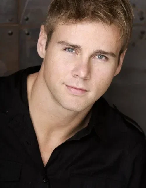 Aaron Hill Biography: Age, Net Worth, Wife, Children, Parents, Siblings, Career, Wikipedia, Pictures