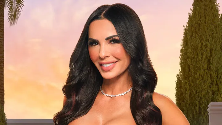 Carmella Garcia Biography: Children, Age, Movies, Nationality, Height, Spouse, Awards, Instagram