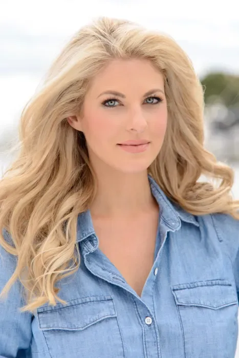Stephanie Leigh Schlund - Biography
