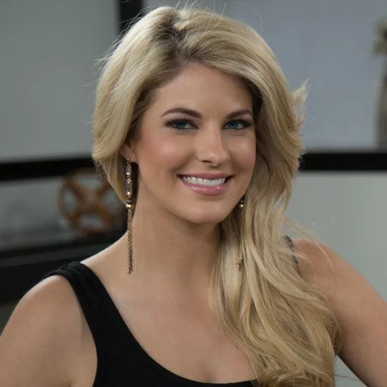 Stephanie Leigh Schlund Biography: Age, Husband, Net Worth, Instagram, Family, Parents, Height