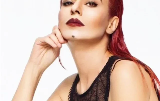 Yıldız Tilbe Biography: Spouse, Age, Parents, Net Worth, Songs, Height, Children, Nationality