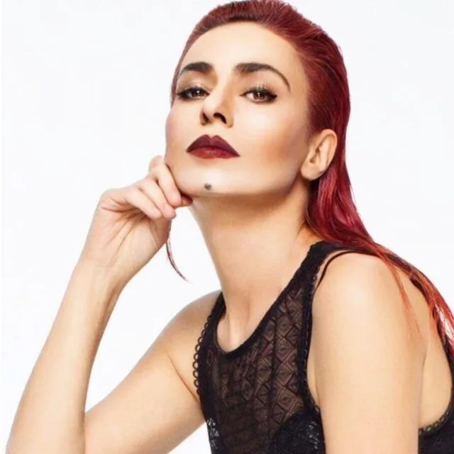 Yıldız Tilbe Biography: Spouse, Age, Parents, Net Worth, Songs, Height, Children, Nationality