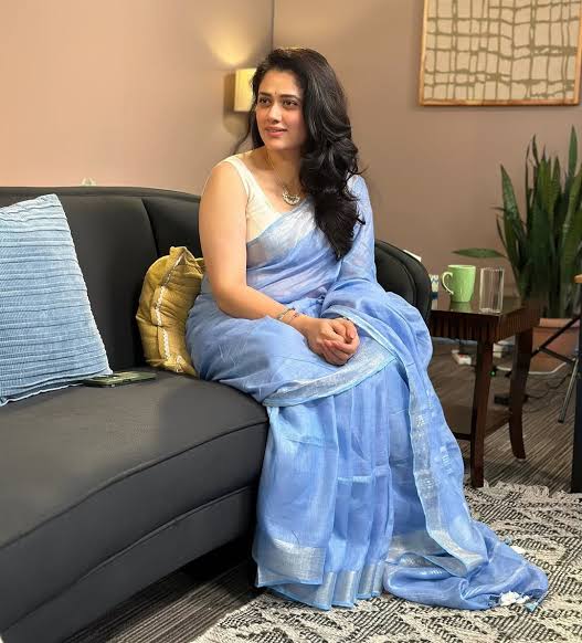 Girija Oak - Biography