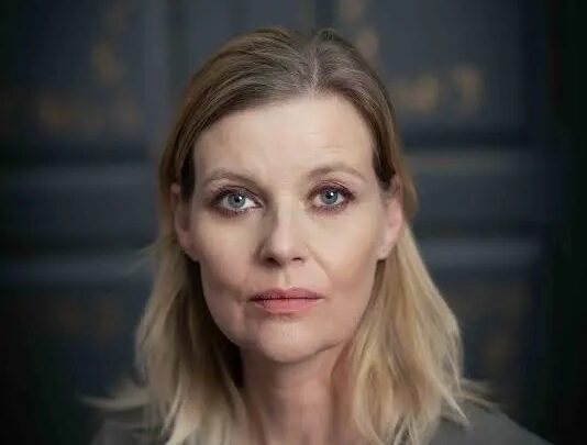 Lucy Akhurst Biography: Husband, Movies, Height, Net Worth, Ethnicity, Awards, Parents