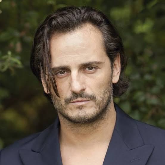 Asier Etxeandia - Biography