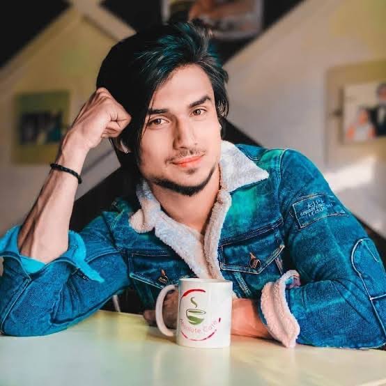 Abraz Khan - Biography