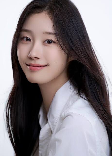 Chaesol Biography: Age, Instagram, Net Worth, Songs, Boyfriend, Height, Parents, Ethnicity