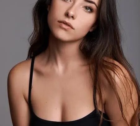 Ane Rot Biography: Movies, Ethnicity, Height, Age, Boyfriend, Parents, Instagram, Net Worth