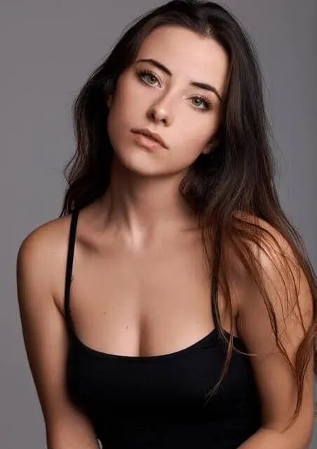 Ane Rot Biography: Movies, Ethnicity, Height, Age, Boyfriend, Parents, Instagram, Net Worth