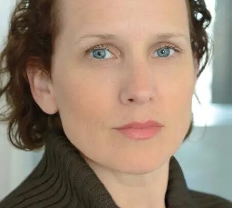 Jennifer Dundas Biography: Husband, Net Worth, Age, Awards, Movies, Parents, Instagram, Height