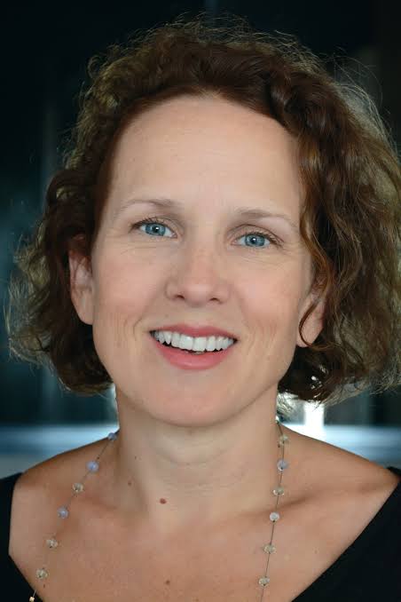 Jennifer Dundas - Biography