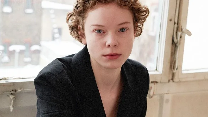 Bella Bading Biography: Age, Parents, Sister, Height, Net Worth, Movies & TV Shows, Awards, Boyfriend, Facebook
