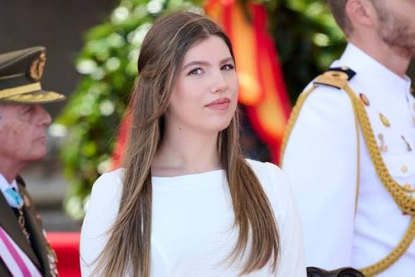 Infanta Sofía of Spain Biography: Net Worth, Siblings, Parents, Ethnicity, Age, Religion, Wiki, Partner, Awards