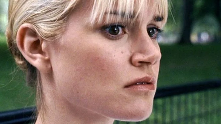 Alison Folland Biography: Net Worth, Movies & TV Shows, Height, Age, Kids, Parents, Husband, Wiki