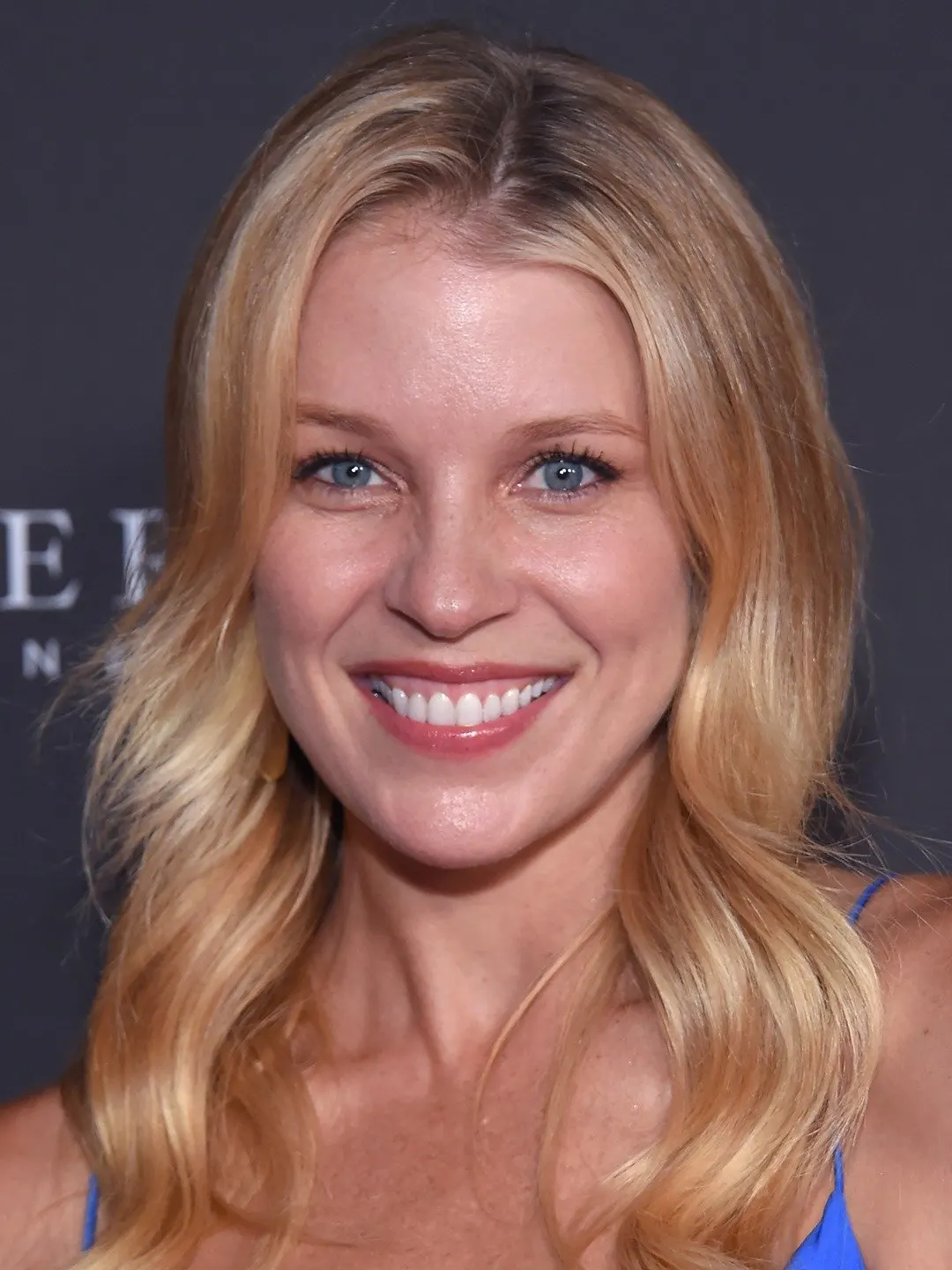 Alicia Leigh Willis - Biography