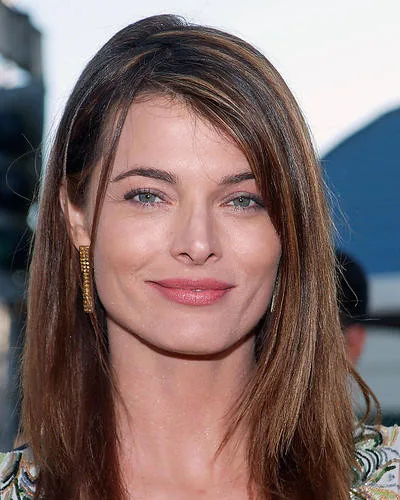 Stephanie Romanov - Biography