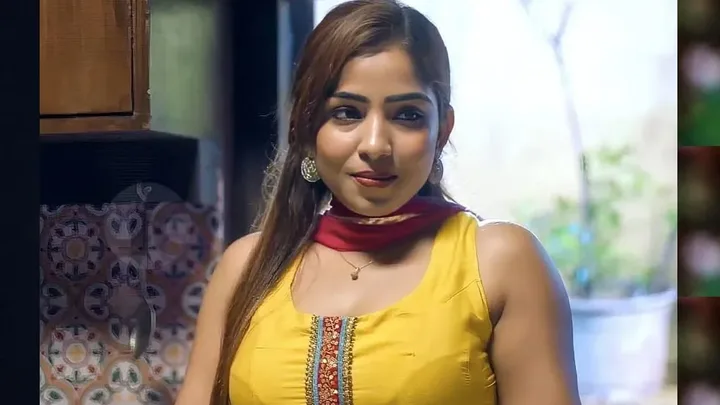 Aayushi Jaiswal Biography: Net Worth, Age, Parents, Husband, Height, Movies, Siblings