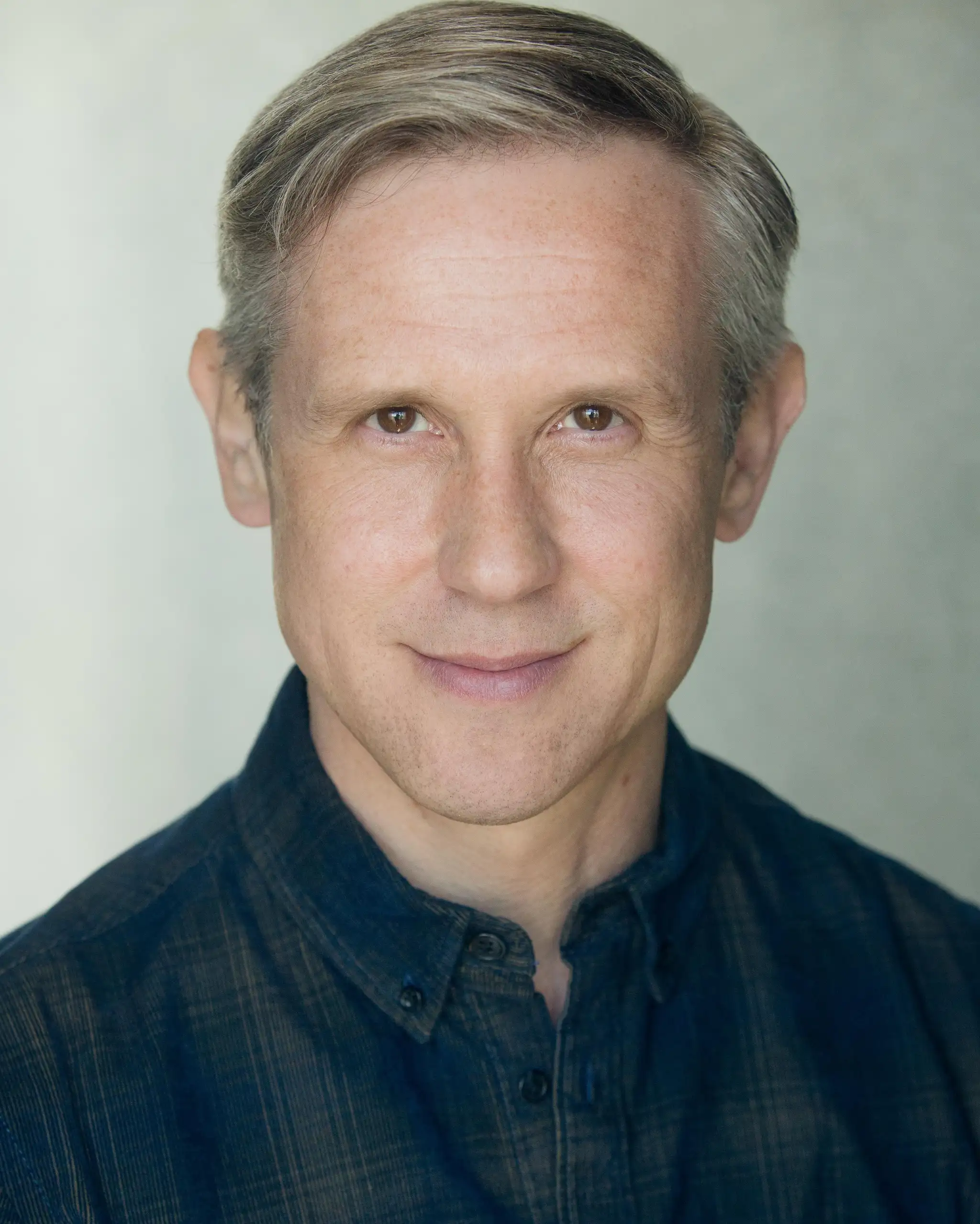 Ian Hallard - Biography