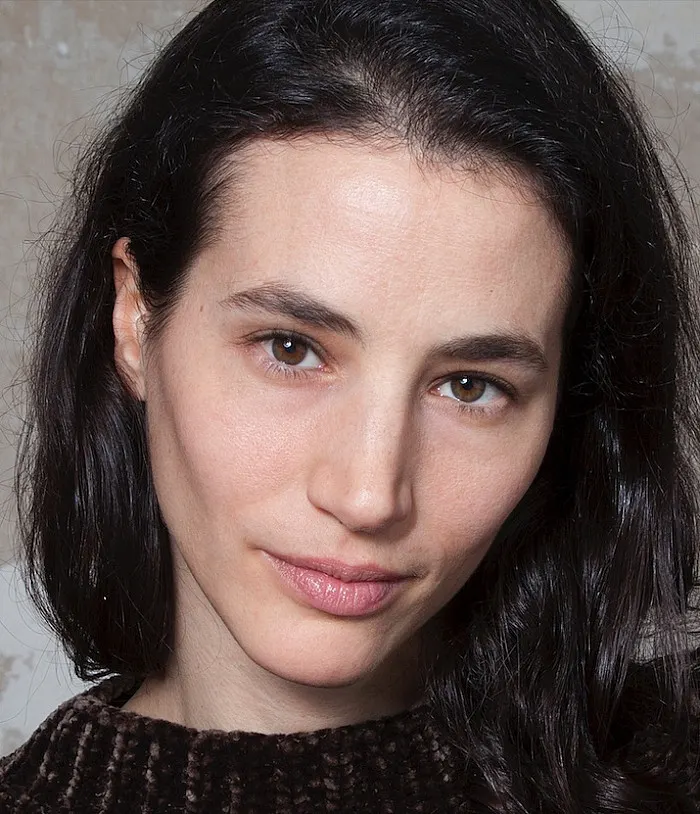 Elisa Lasowski - Biography