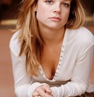 Stephanie Lemelin Biography: Height, Net Worth, Husband, Age, Parents, Movies, Ethnicity