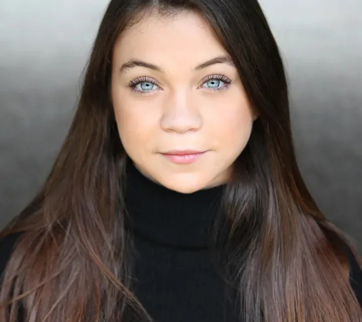 Adrianna Bertola Biography: Age, Height, Net Worth, Boyfriend, Parents, Brother, TV Shows, Songs