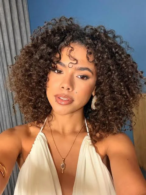 Alana Cabral - Biography