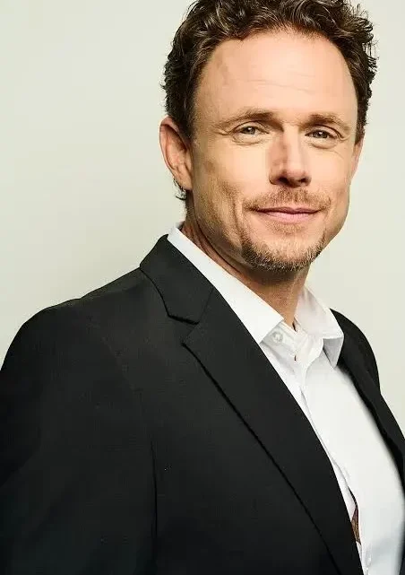 Bradley Snedeker Biography: Height, Movies, Wife, Age, Ethnicity, Net Worth, Religion, Instagram