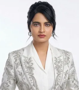Leslie Tripathy - Biography