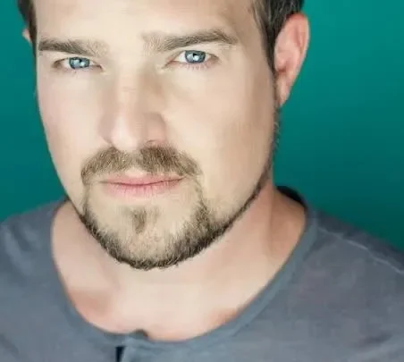 Joshua LeBar Biography: Ethnicity, Height, Girlfriend, Net Worth, Age, Movies, Parents, Awards
