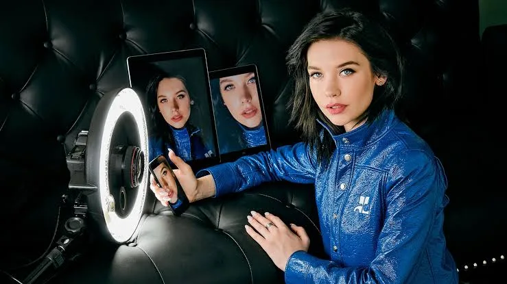 Amanda Steele Biography: Age, Height, Net Worth, Parents, Daughter, Movies & TV Shows, Boyfriend