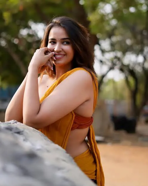 Pujita Ponnada - Biography