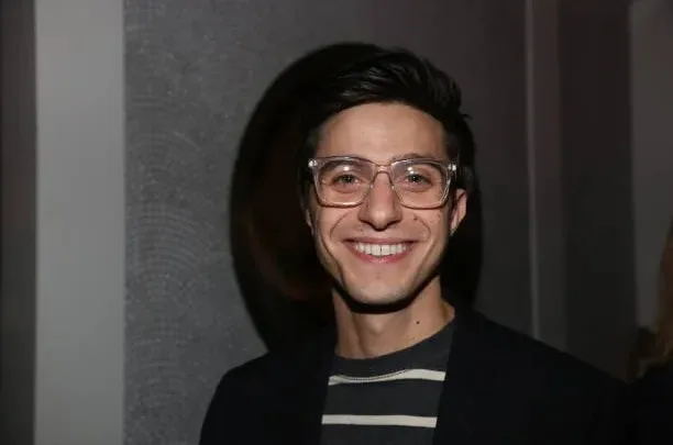 Gideon Glick Biography: Net Worth, Parents, Husband, TV Shows, Awards, Girlfriend, Age, Height, Broadway