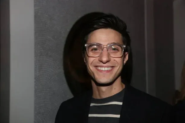Gideon Glick Biography: Net Worth, Parents, Husband, TV Shows, Awards, Girlfriend, Age, Height, Broadway