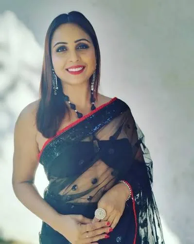 Khushboo Kamal - Biography