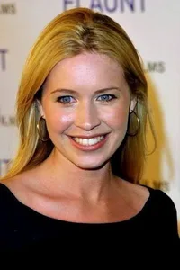 Chloe Hunter - Biography