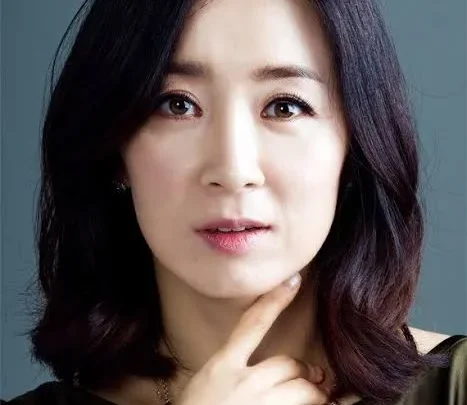 Yun Yoo-sun Biography: Awards, Height, Net Worth, Husband, Age, Ethnicity, Movies, Children, Awards