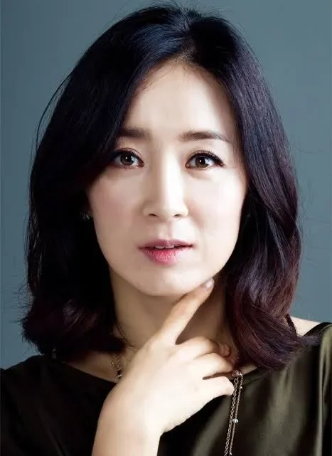 Yun Yoo-sun Biography: Awards, Height, Net Worth, Husband, Age, Ethnicity, Movies, Children, Awards