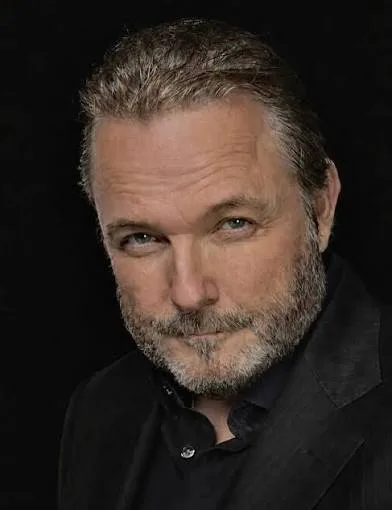 Lee Tockar Biography: Awards, Net Worth, Age, Movies, Parents, Height, Ethnicity, Wife